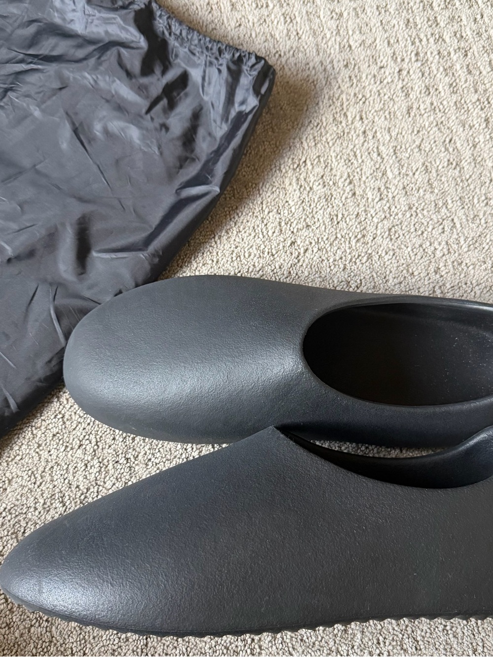 YZY SL-01 Black Slides